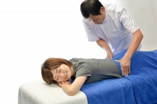 低刺激の施術の様子